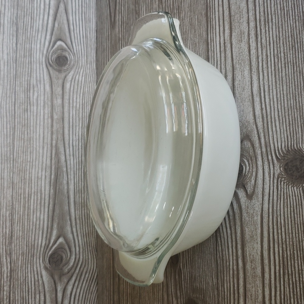 Anchor Hocking fire king 433 1/ 1.5 qt usa milk glass oval dish with lid